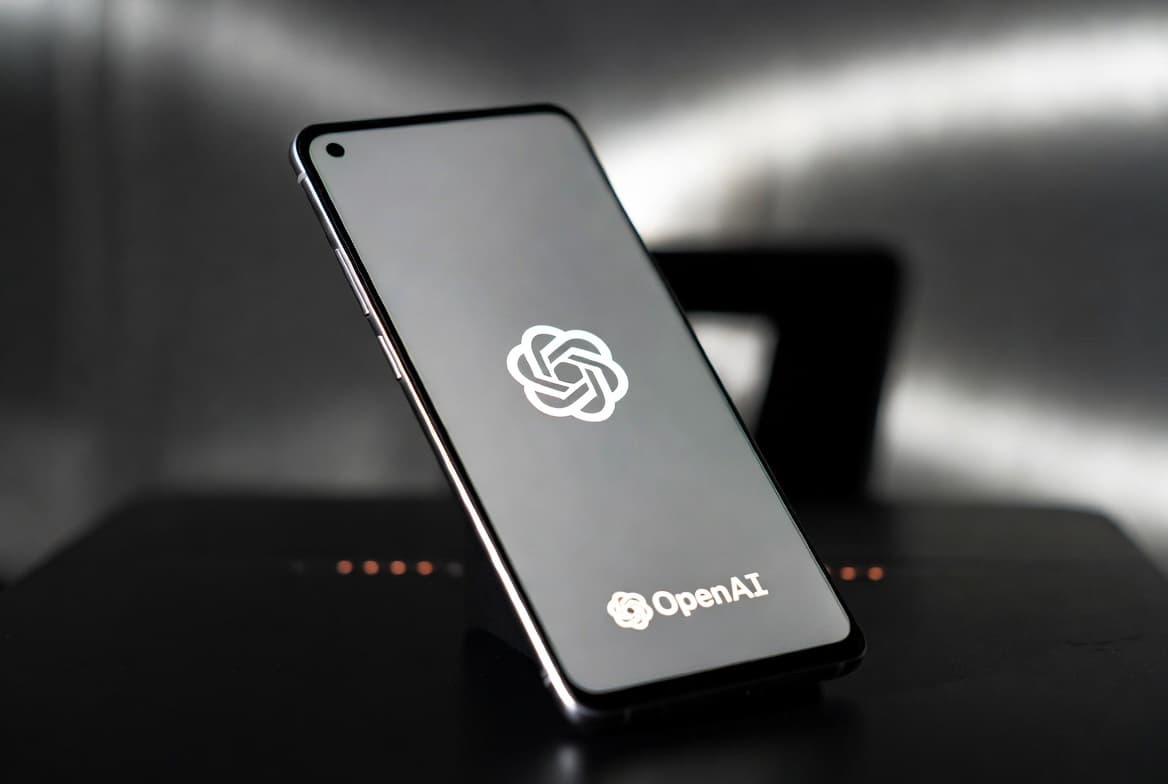 OpenAI, 이제는 '대화'의 시대로! 하드웨어 전쟁의 서막이 올랐다!